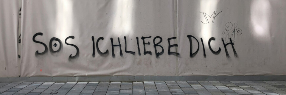 A sign in German, photo by Arno Senoner